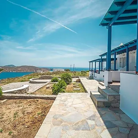 Ta Kabia Serifos Town